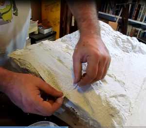 Apply the plaster cloth