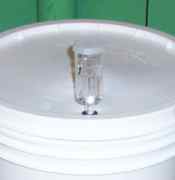 airlock on fermentation bucket