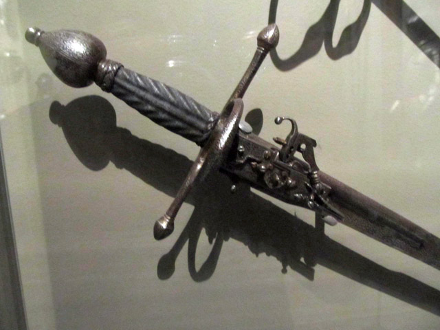 Wheel-lock pistol sword